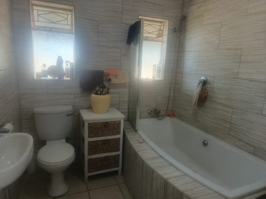 2 Bedroom Property for Sale in Riviera Northern Cape